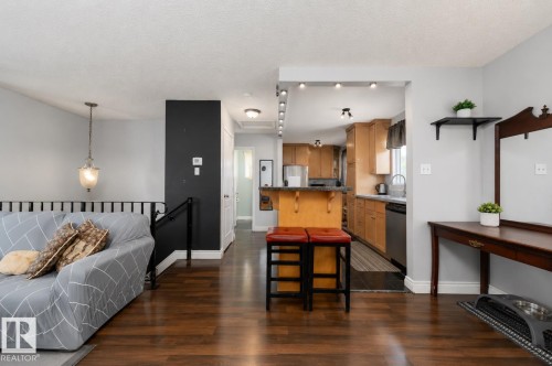 4620 37A Avenue, Edmonton, AB - Indoor
