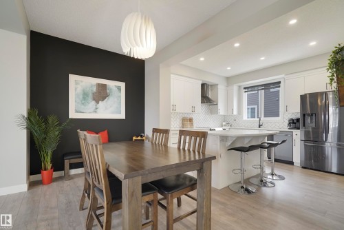 2082 Wonnacott Way, Edmonton, AB - Indoor Photo Showing Dining Room