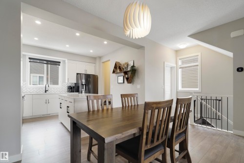 2082 Wonnacott Way, Edmonton, AB - Indoor Photo Showing Dining Room