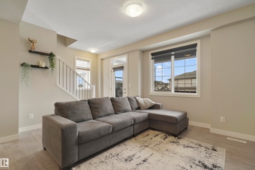 2082 Wonnacott Way, Edmonton, AB - Indoor Photo Showing Living Room