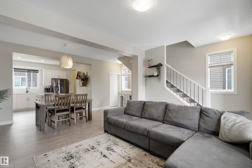 2082 Wonnacott Way, Edmonton, AB - Indoor Photo Showing Living Room