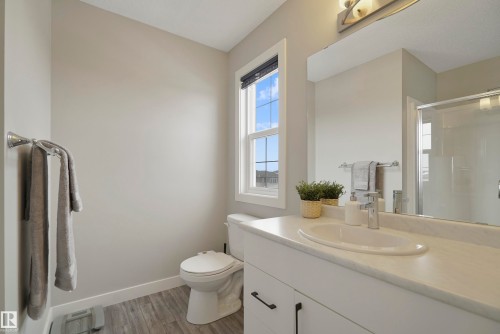 2082 Wonnacott Way, Edmonton, AB - Indoor Photo Showing Bathroom