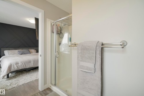 2082 Wonnacott Way, Edmonton, AB - Indoor Photo Showing Bathroom