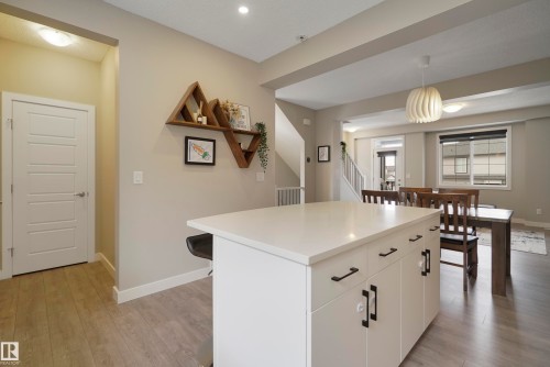 2082 Wonnacott Way, Edmonton, AB - Indoor Photo Showing Other Room