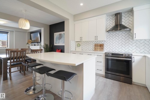 2082 Wonnacott Way, Edmonton, AB - Indoor Photo Showing Kitchen With Upgraded Kitchen