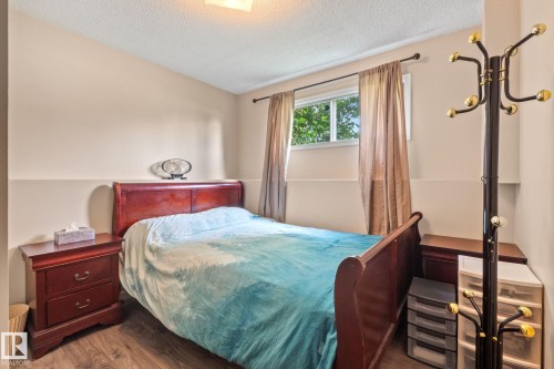 Bedroom featuring wood-finish flooring, a double-hung window, and a built-in ceiling light fixture - 18126 98 Avenue, Edmonton, AB 