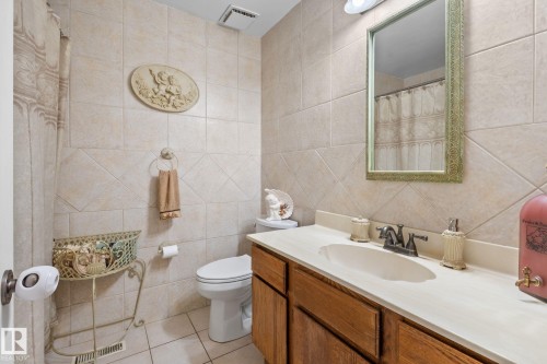 Full tile wall surround with a decorative accent pattern - 18126 98 Avenue, Edmonton, AB 