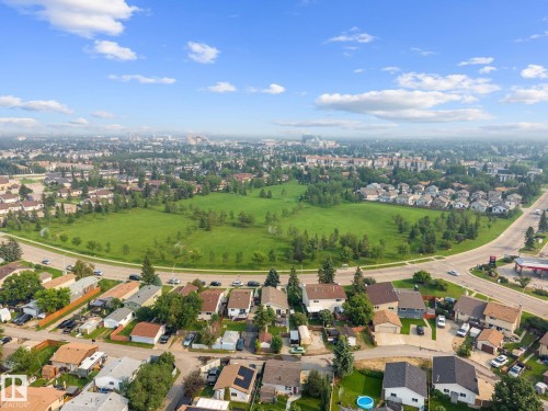 Expansive green space and mature trees within a residential setting - 18126 98 Avenue, Edmonton, AB 