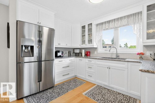 18312 67 Avenue, Edmonton, AB - Indoor Photo Showing Kitchen