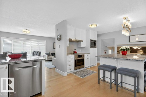 18312 67 Avenue, Edmonton, AB - Indoor Photo Showing Kitchen With Upgraded Kitchen