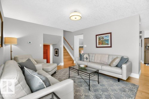 18312 67 Avenue, Edmonton, AB - Indoor Photo Showing Living Room
