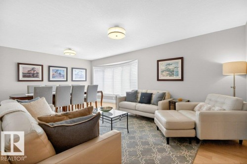 18312 67 Avenue, Edmonton, AB - Indoor Photo Showing Living Room