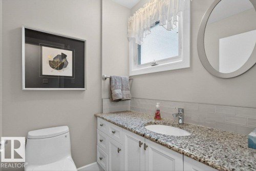 18312 67 Avenue, Edmonton, AB - Indoor Photo Showing Bathroom