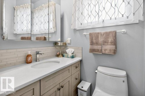 18312 67 Avenue, Edmonton, AB - Indoor Photo Showing Bathroom