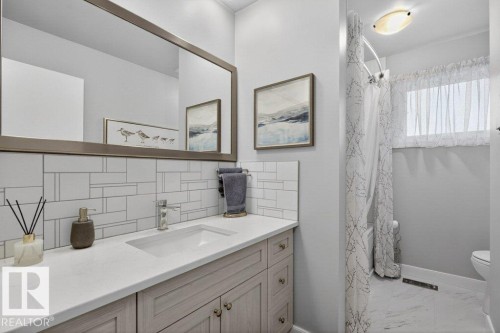 18312 67 Avenue, Edmonton, AB - Indoor Photo Showing Bathroom