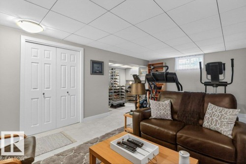 18312 67 Avenue, Edmonton, AB - Indoor Photo Showing Living Room