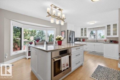 18312 67 Avenue, Edmonton, AB - Indoor Photo Showing Kitchen With Upgraded Kitchen