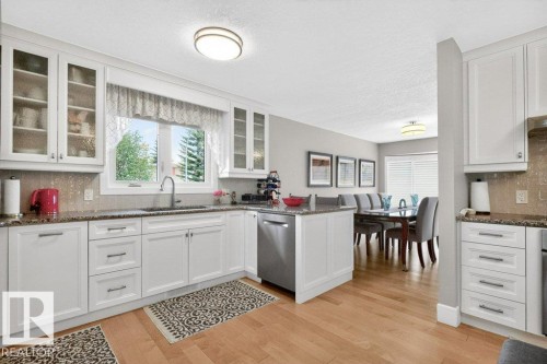 18312 67 Avenue, Edmonton, AB - Indoor Photo Showing Kitchen With Upgraded Kitchen