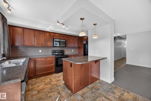 67 Hartwick Loop, Spruce Grove, AB - Indoor Photo Showing Kitchen With Double Sink