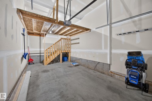 67 Hartwick Loop, Spruce Grove, AB - Indoor Photo Showing Garage