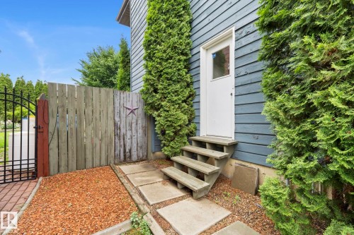 2 Lauriston Place, St. Albert, AB 
