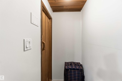 Image quality insufficient for description - 13121 122 Street, Edmonton, AB 