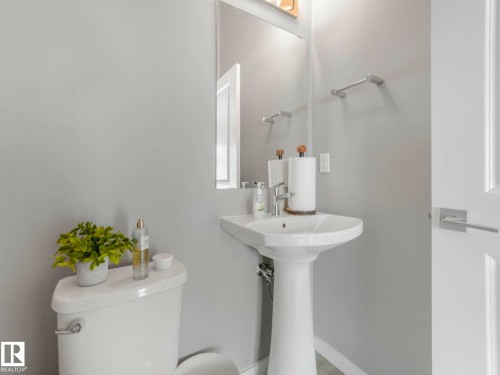 Image quality insufficient for description - 516 35 Street, Edmonton, AB 