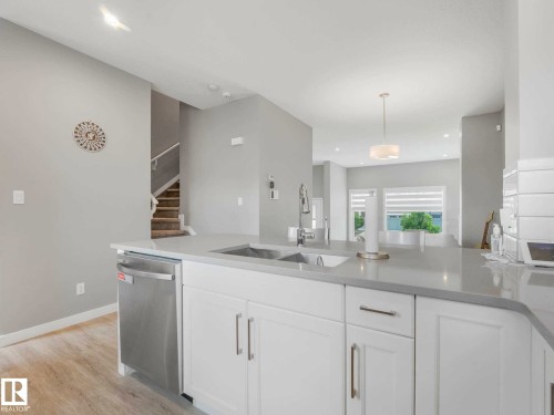 Image quality insufficient for description - 516 35 Street, Edmonton, AB 