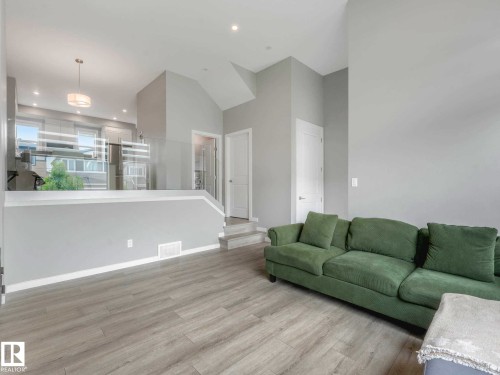 Image quality insufficient for description - 516 35 Street, Edmonton, AB 