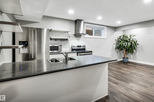 1939 79 Street, Edmonton, AB 