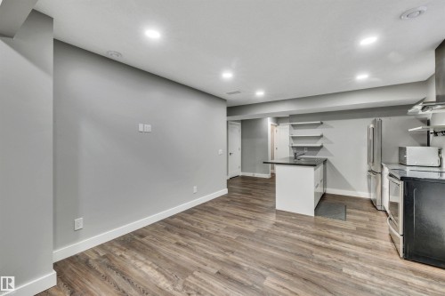 1939 79 Street, Edmonton, AB 
