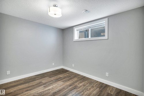 1939 79 Street, Edmonton, AB 