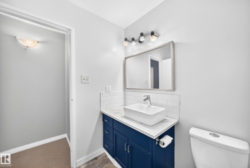 261 Callingwood Two Nw, Edmonton, AB - Indoor Photo Showing Bathroom