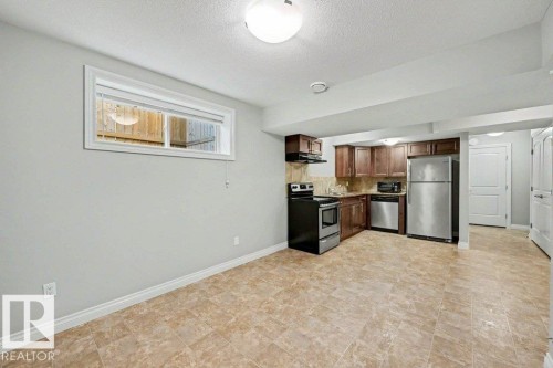 2 Simmonds Place, Leduc, AB - Indoor Photo Showing Kitchen