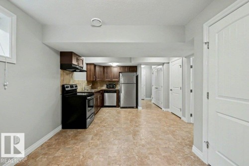 2 Simmonds Place, Leduc, AB - Indoor Photo Showing Kitchen