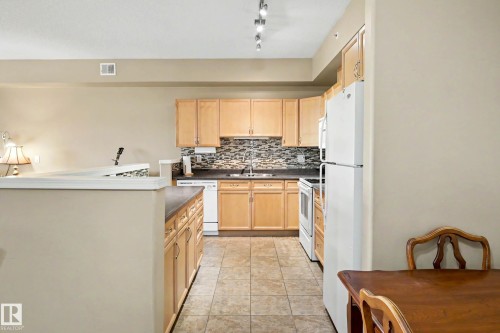 401 1589 Glastonbury Boulevard, Edmonton, AB - Indoor