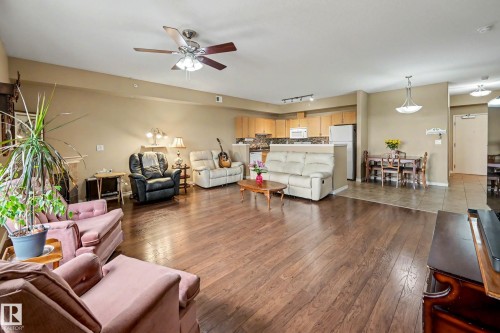 401 1589 Glastonbury Boulevard, Edmonton, AB - Indoor Photo Showing Living Room
