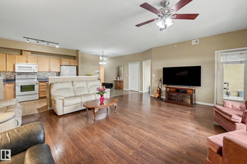 401 1589 Glastonbury Boulevard, Edmonton, AB - Indoor Photo Showing Living Room