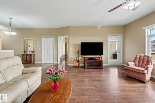 401 1589 Glastonbury Boulevard, Edmonton, AB - Indoor Photo Showing Living Room