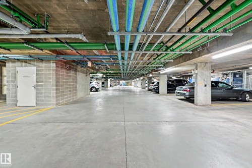 #401 1589 Glastonbury Bv Nw, Edmonton, AB - Indoor Photo Showing Garage