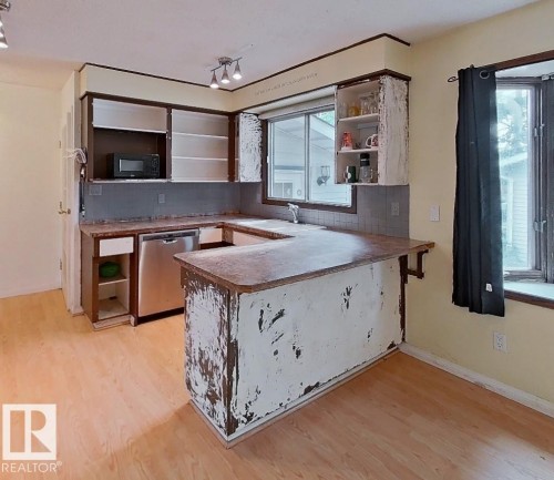 122 Harrison Drive, Edmonton, AB 