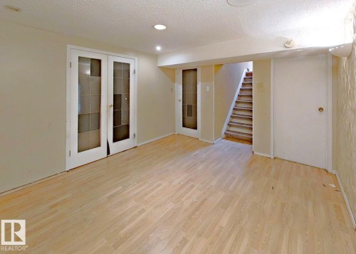 122 Harrison Drive, Edmonton, AB 