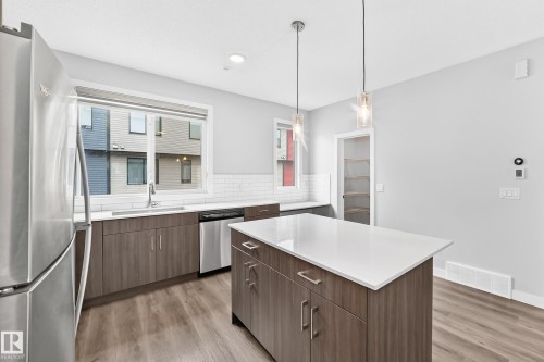 #82 11910 35 Av Sw, Edmonton, AB - Indoor Photo Showing Kitchen With Stainless Steel Kitchen With Upgraded Kitchen