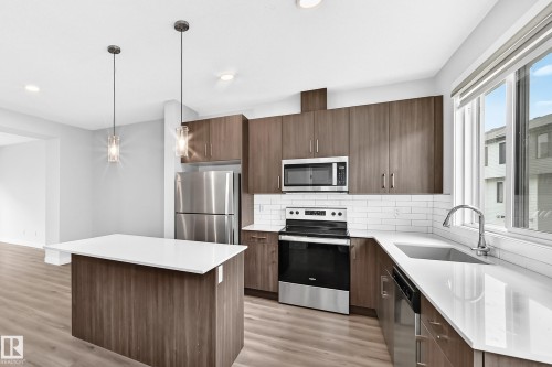 #82 11910 35 Av Sw, Edmonton, AB - Indoor Photo Showing Kitchen With Stainless Steel Kitchen With Upgraded Kitchen