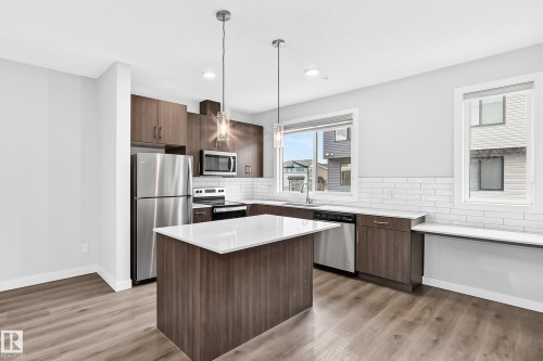 #82 11910 35 Av Sw, Edmonton, AB - Indoor Photo Showing Kitchen With Stainless Steel Kitchen With Upgraded Kitchen
