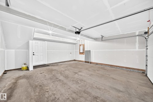 #82 11910 35 Av Sw, Edmonton, AB - Indoor Photo Showing Garage