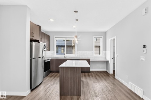 #82 11910 35 Av Sw, Edmonton, AB - Indoor Photo Showing Kitchen With Stainless Steel Kitchen With Upgraded Kitchen