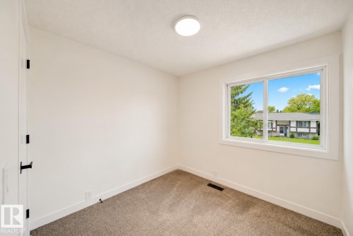 125 Woodborough Way, Edmonton, AB 