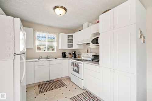 5011 64 Street, Rural Lac Ste. Anne County, AB - Indoor Photo Showing Kitchen With Double Sink