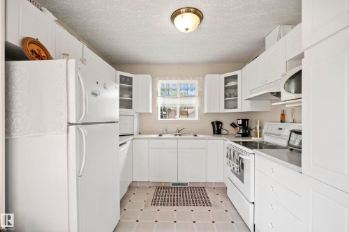 5011 64 Street, Rural Lac Ste. Anne County, AB - Indoor Photo Showing Kitchen With Double Sink